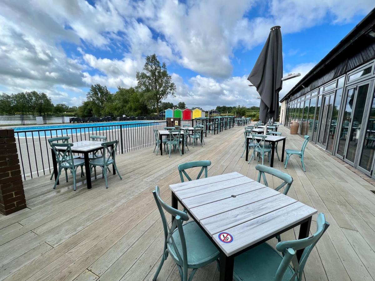 Dragonfly Lodge South Cerney Exteriér fotografie