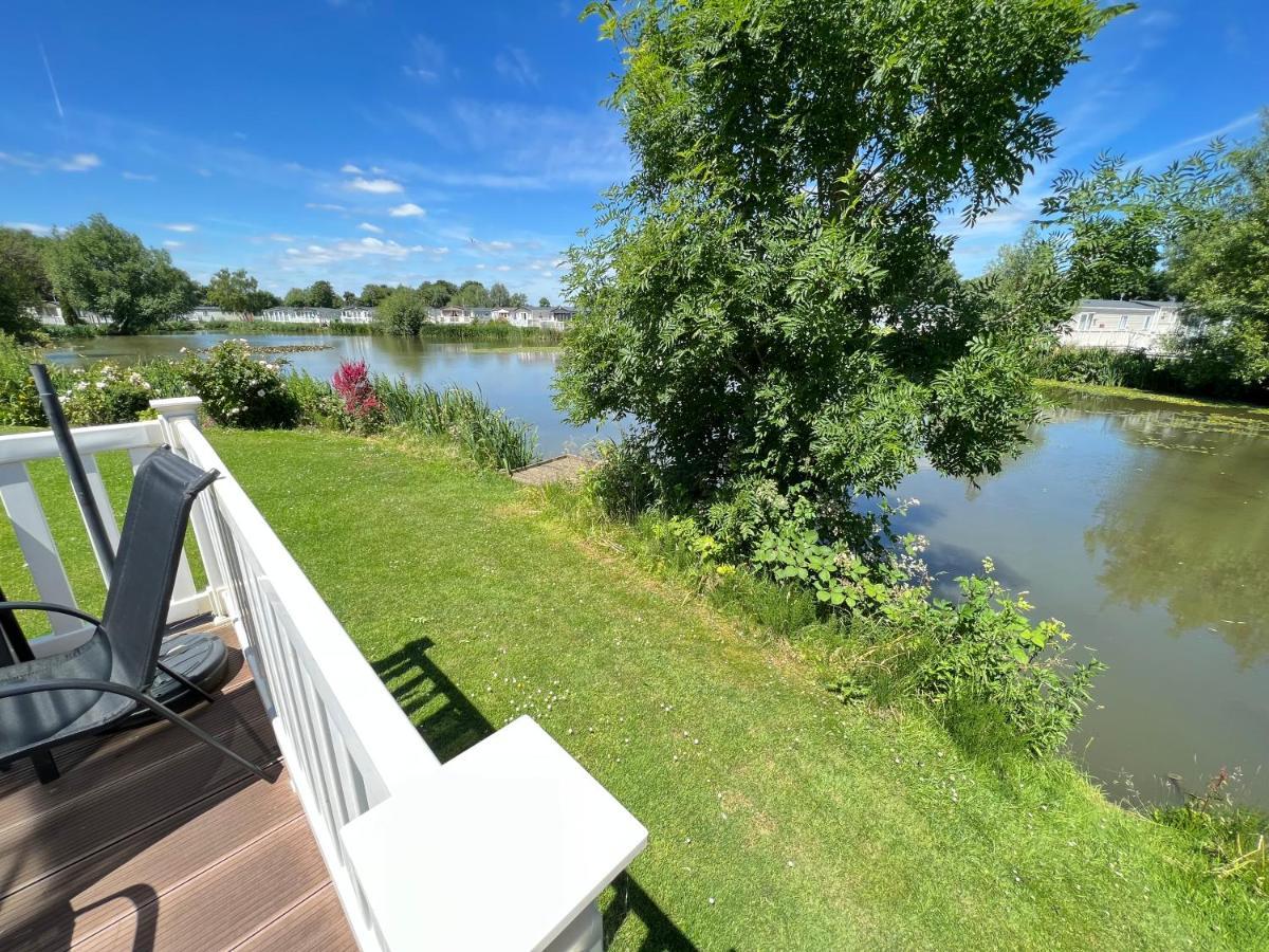 Dragonfly Lodge South Cerney Exteriér fotografie