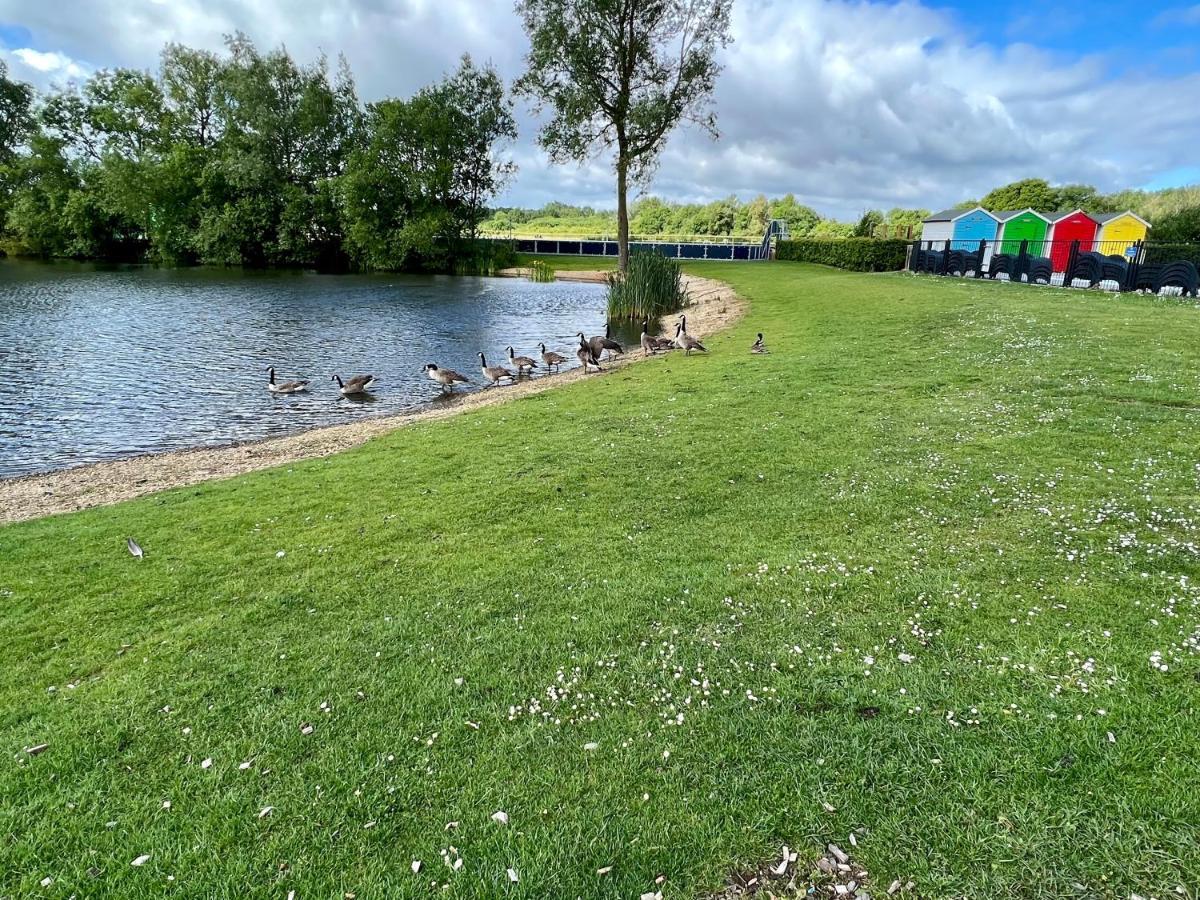 Dragonfly Lodge South Cerney Exteriér fotografie