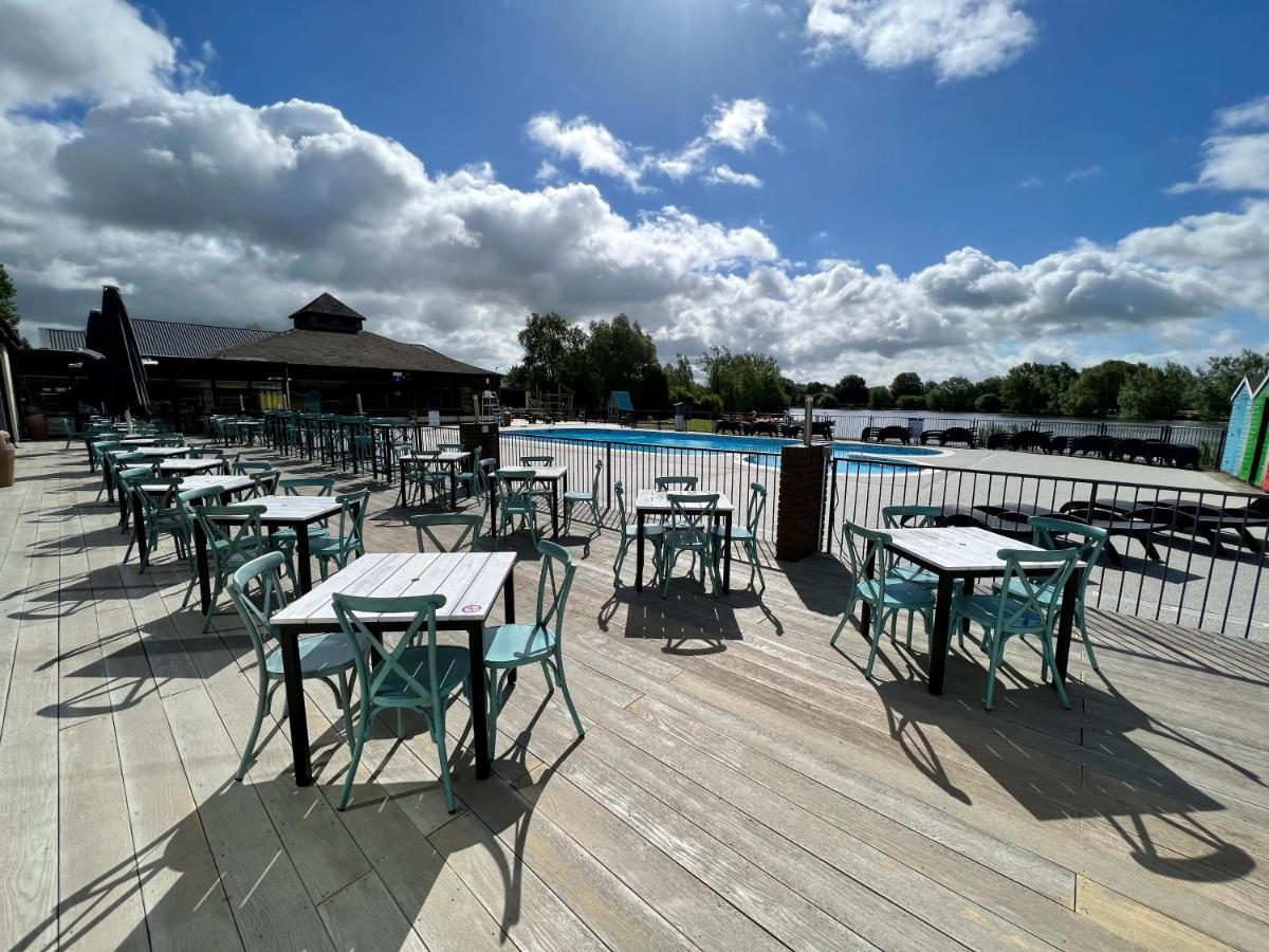 Dragonfly Lodge South Cerney Exteriér fotografie