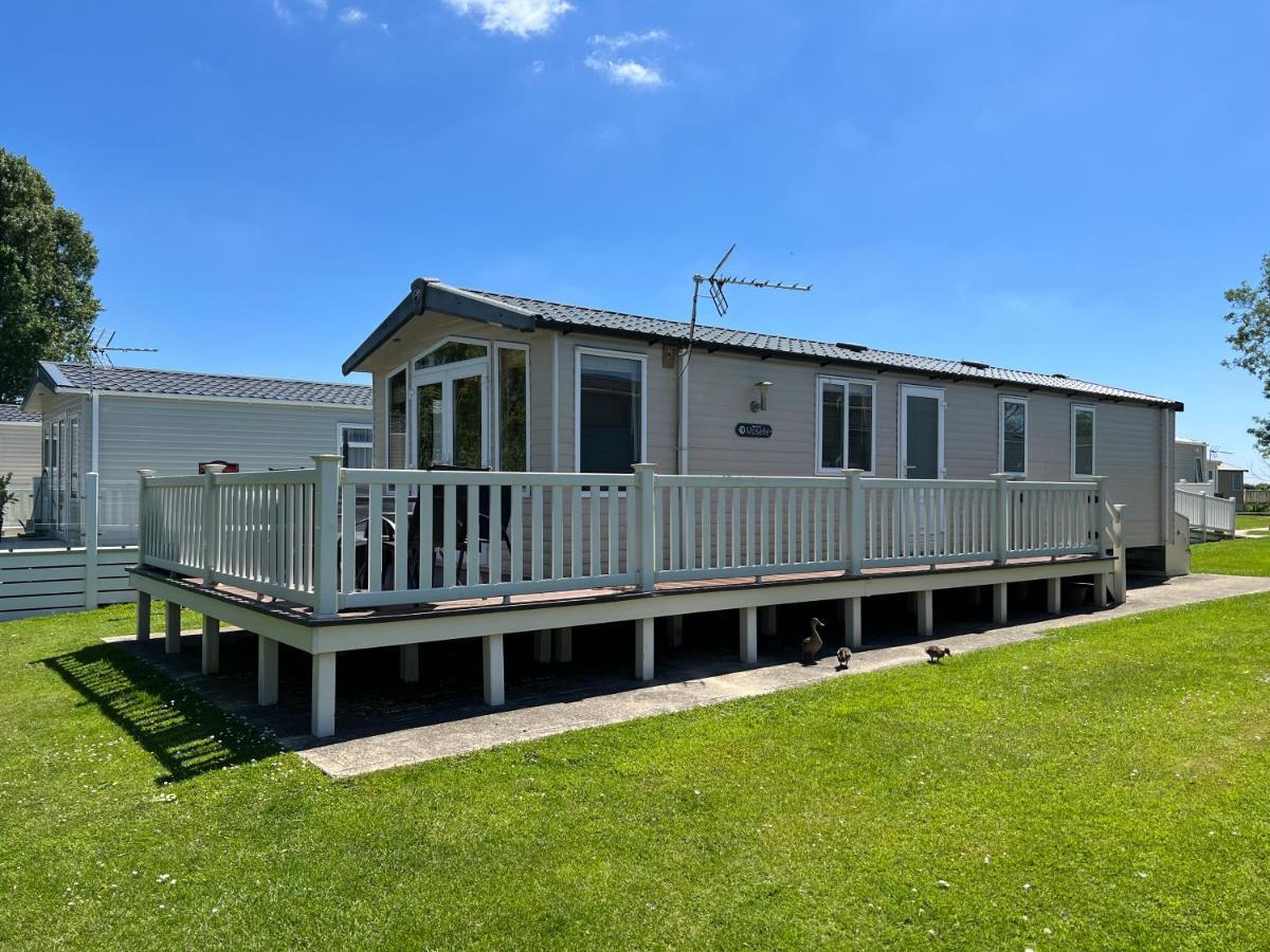 Dragonfly Lodge South Cerney Exteriér fotografie