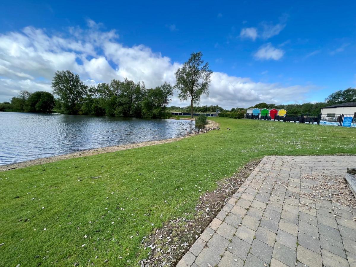 Dragonfly Lodge South Cerney Exteriér fotografie